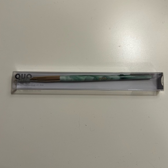 Feathered eye brush by Quo - Picture 4 of 10